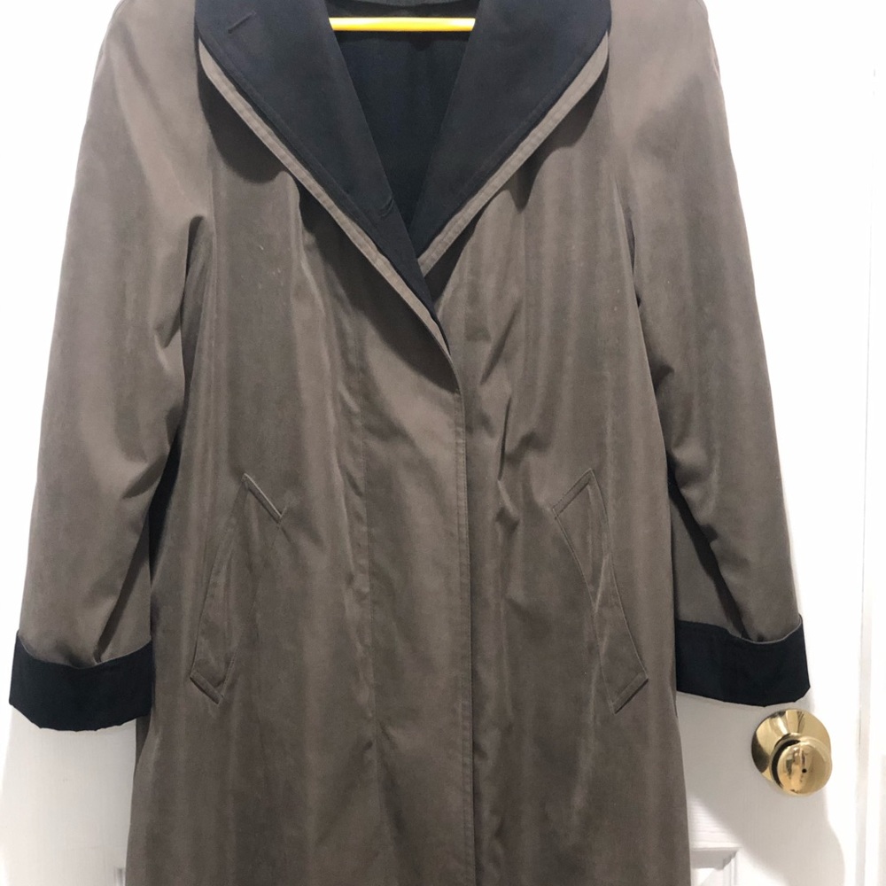GALLERY WOMENS COAT SIZE XS TAN/ black lining